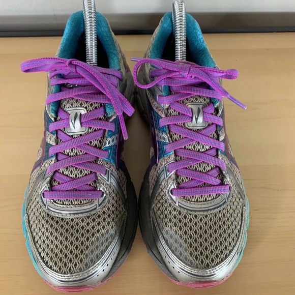 Brooks Adrenaline GTS 17 size 7.5B - Picture 3 of 11